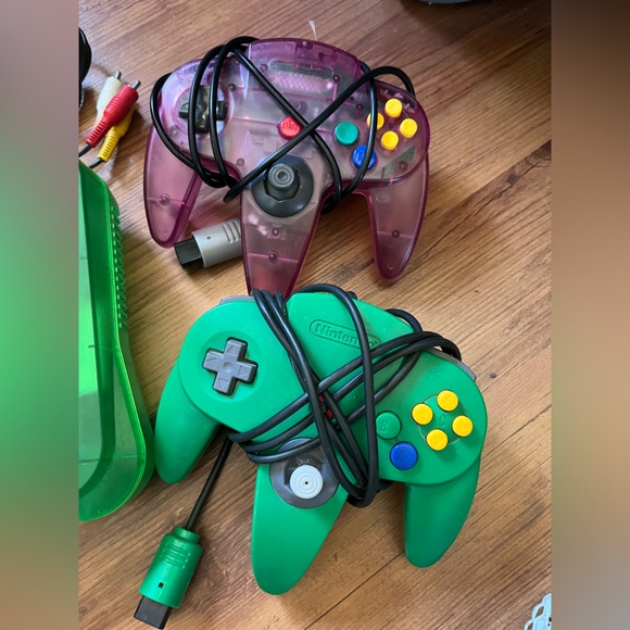 Nintendo 64 Console with Controllers & Games - Picture 2 of 6